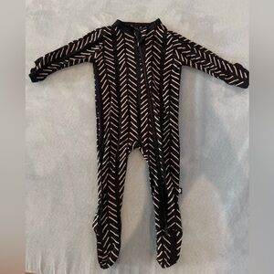 Kyte Baby herringbone footie